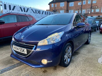 Used Peugeot 208 2014 for sale - 77241481: Photo