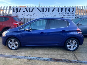 Used Peugeot 208 2014 for sale - 77241481: Photo