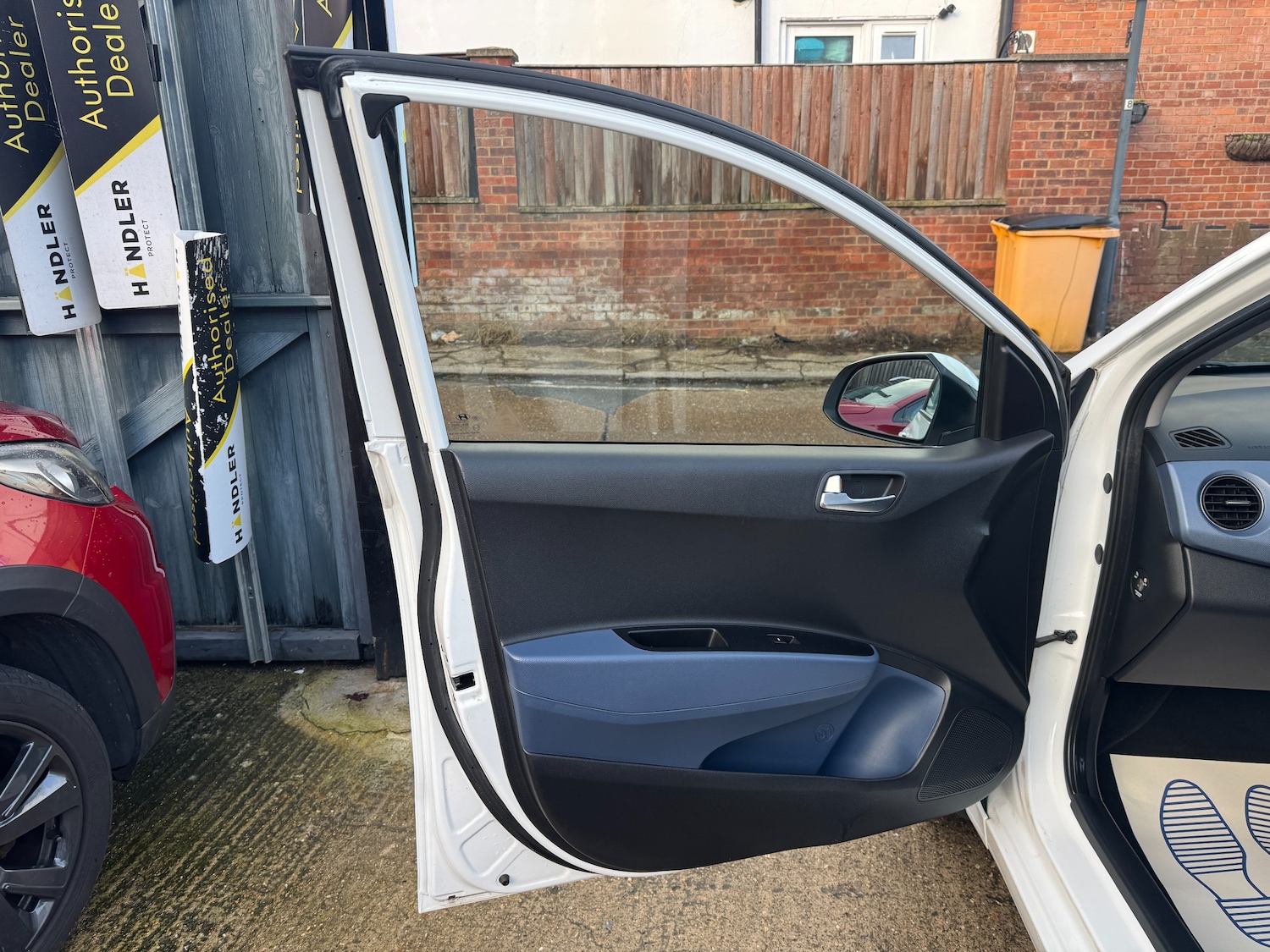 Used Hyundai i10 2014 for sale - 77520036: Photo 24