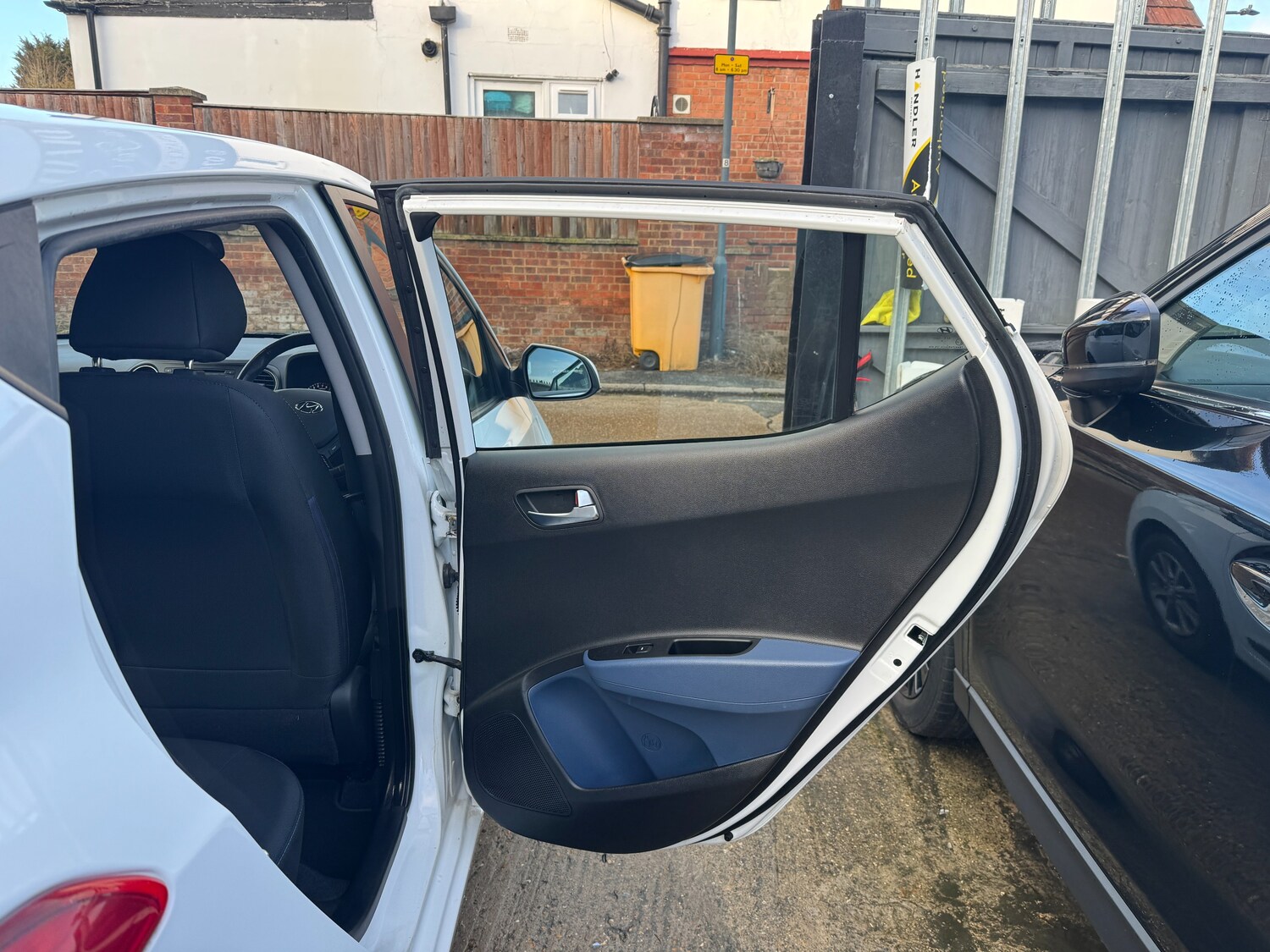 Used Hyundai i10 2014 for sale - 77520036: Photo 40