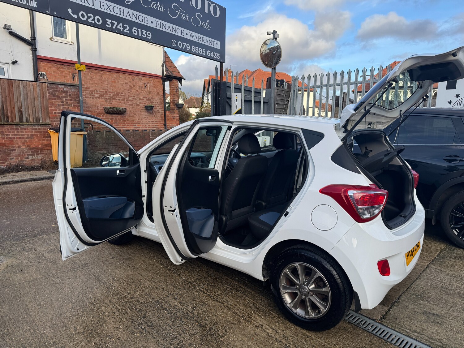 Used Hyundai i10 2014 for sale - 77520036: Photo 86