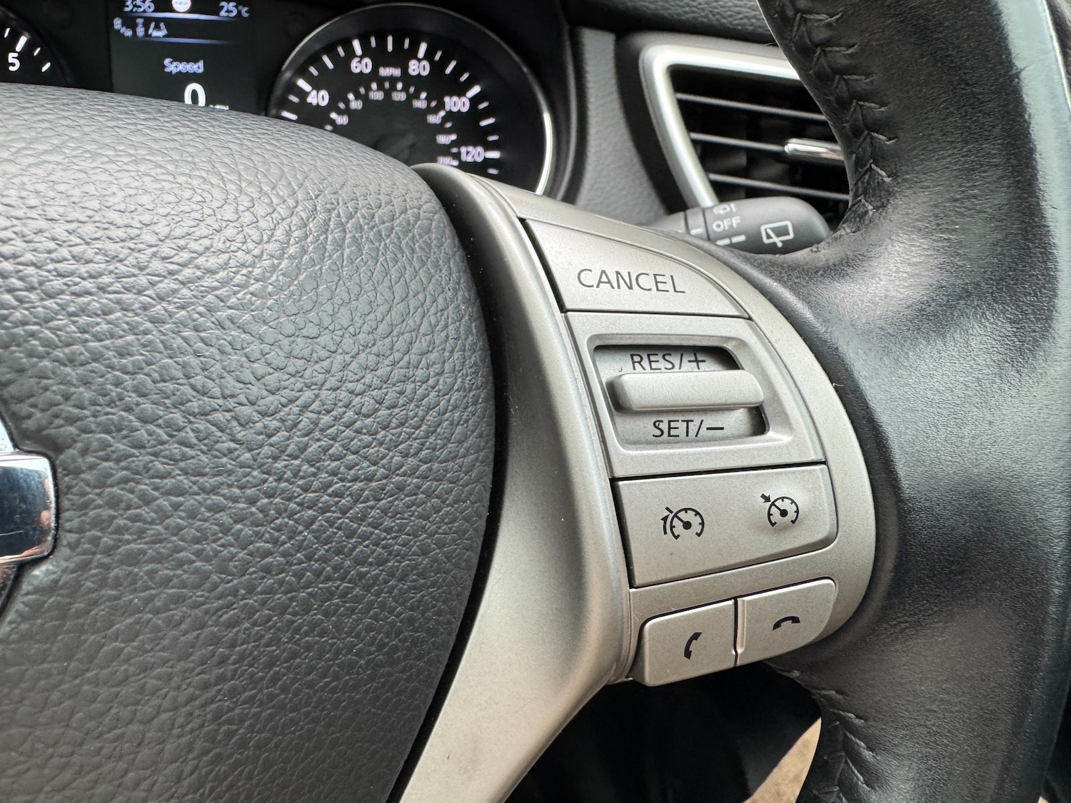 Used Nissan Qashqai 2015 for sale - 76586765: Photo 44