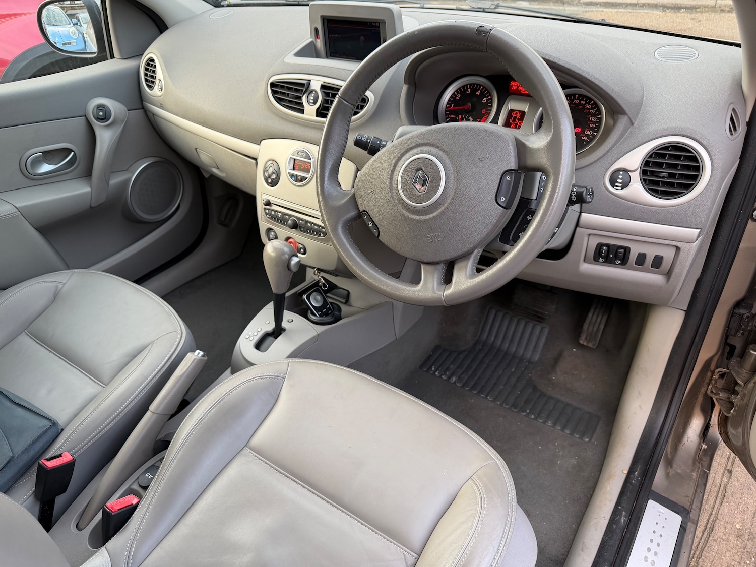 Used Renault Clio for sale - 77872244: Photo 11