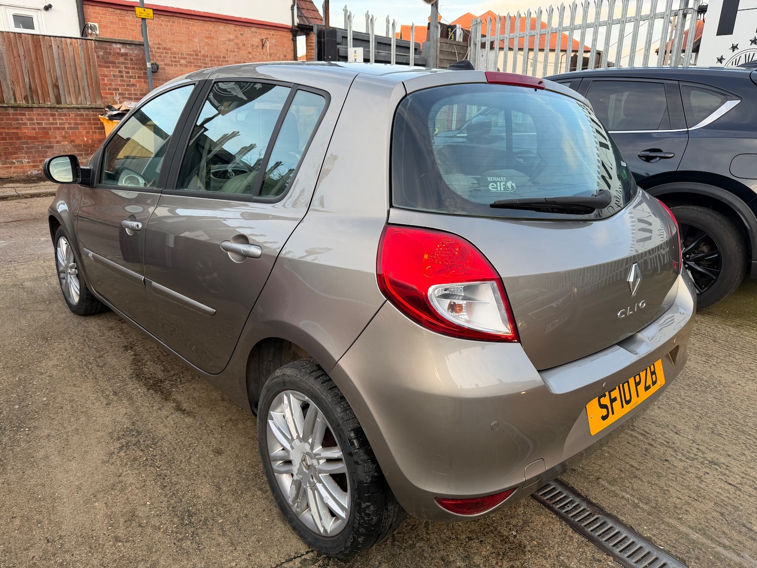 Used Renault Clio for sale - 77872244: Photo 2