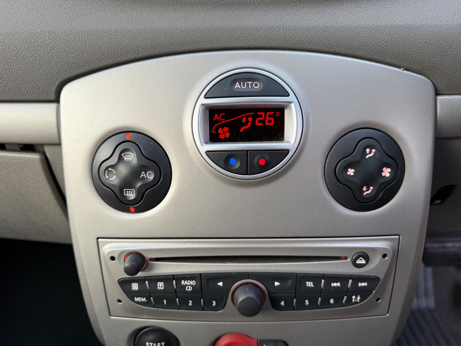 Used Renault Clio for sale - 77872244: Photo 20