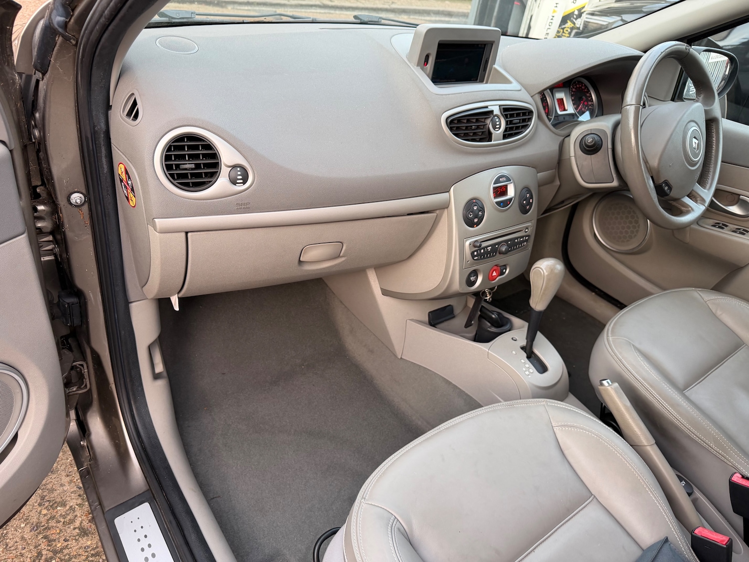 Used Renault Clio for sale - 77872244: Photo 6