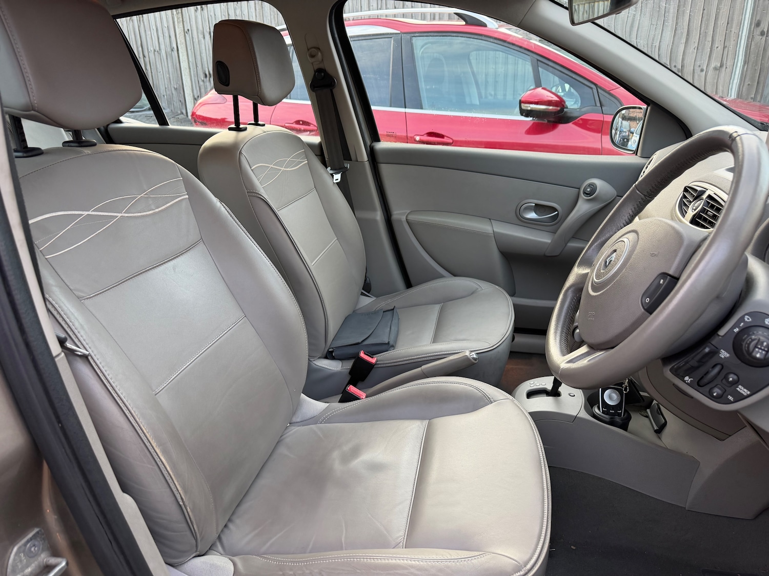 Used Renault Clio for sale - 77872244: Photo 9