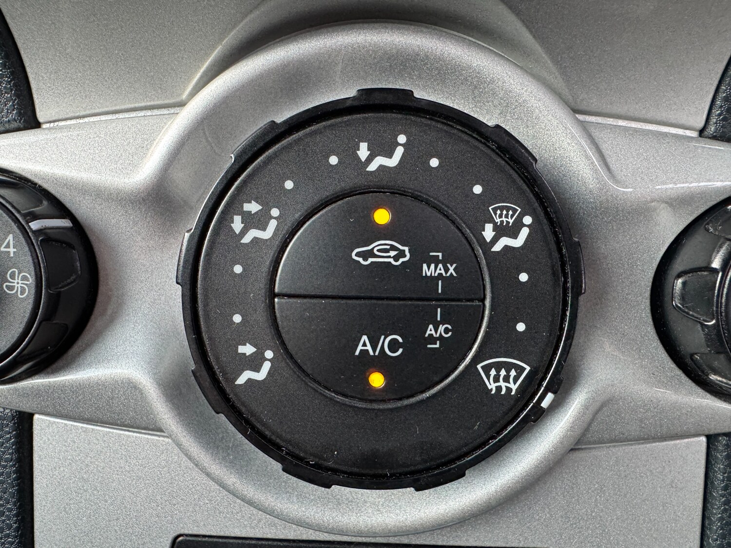 Used Ford Fiesta 2010 for sale - 77885513: Photo 51