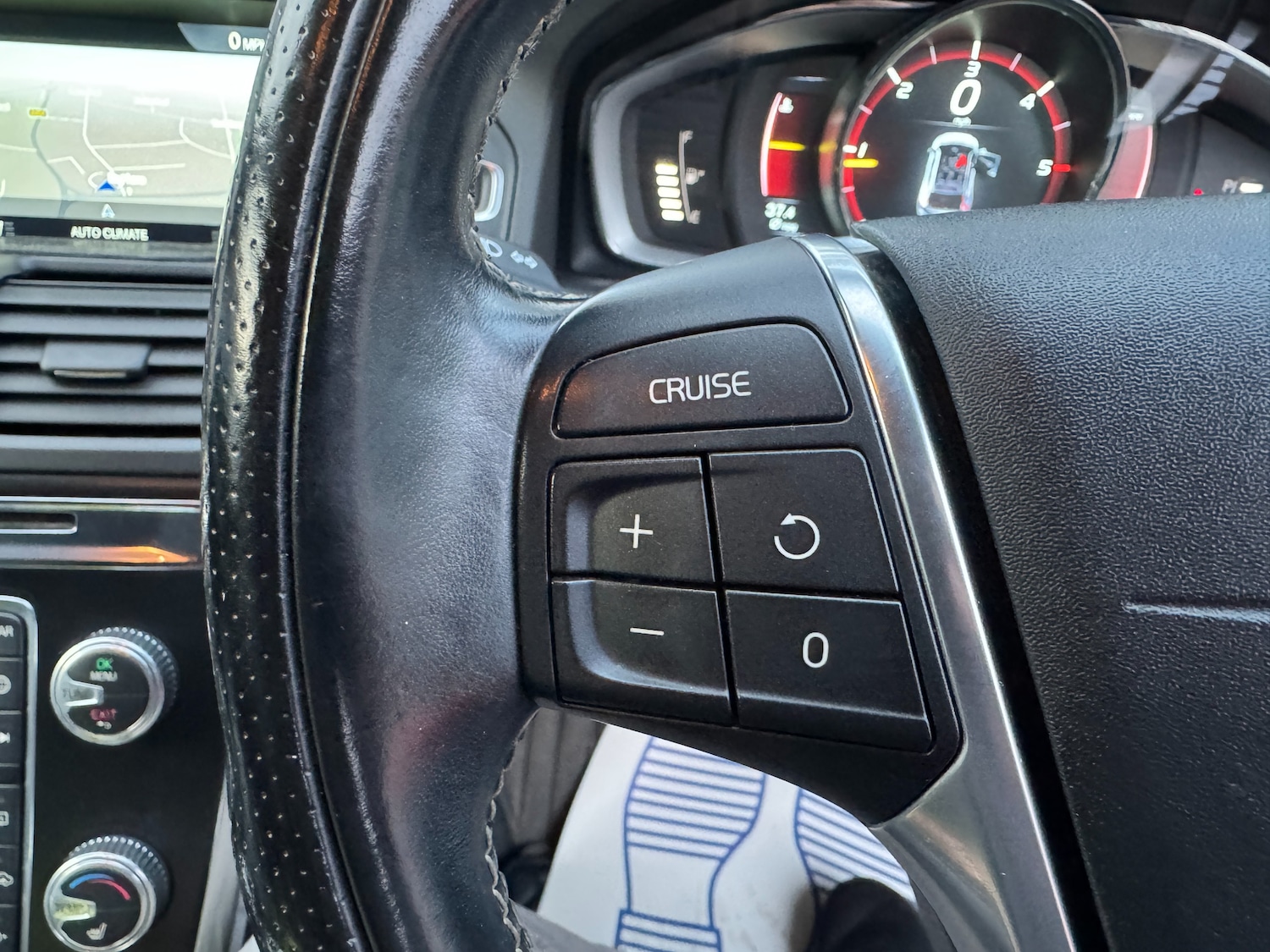 Used Volvo XC60 2014 for sale - 77043115: Photo 64