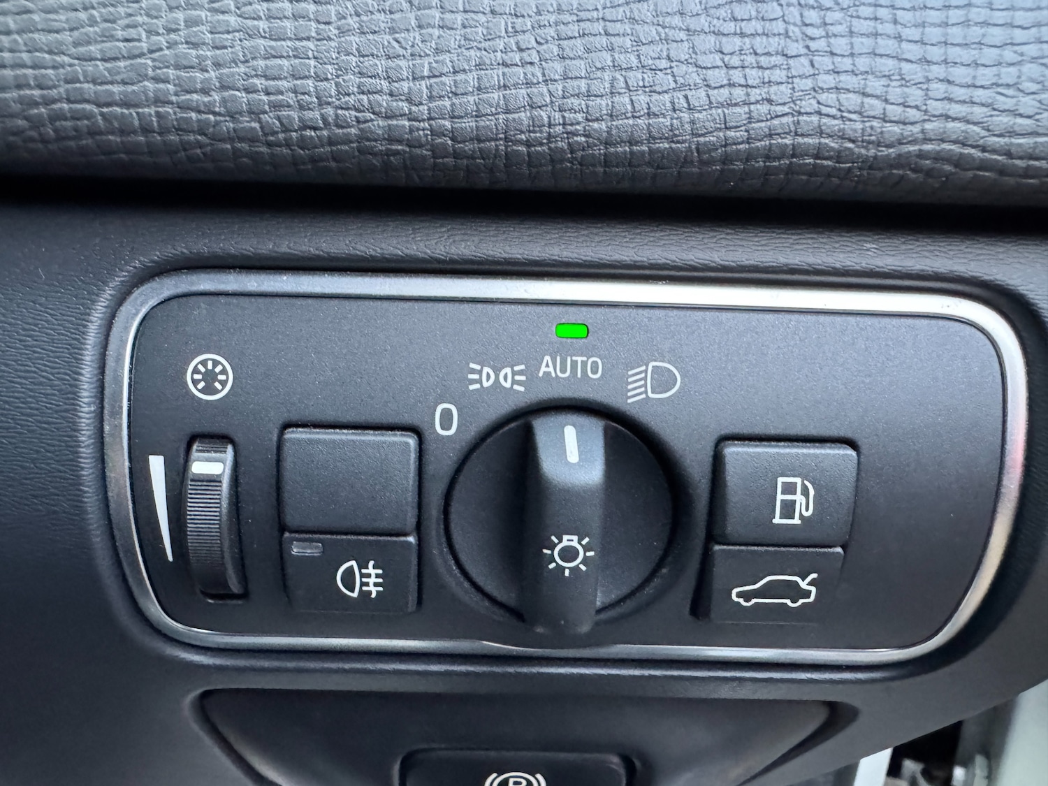 Used Volvo XC60 2014 for sale - 77043115: Photo 68