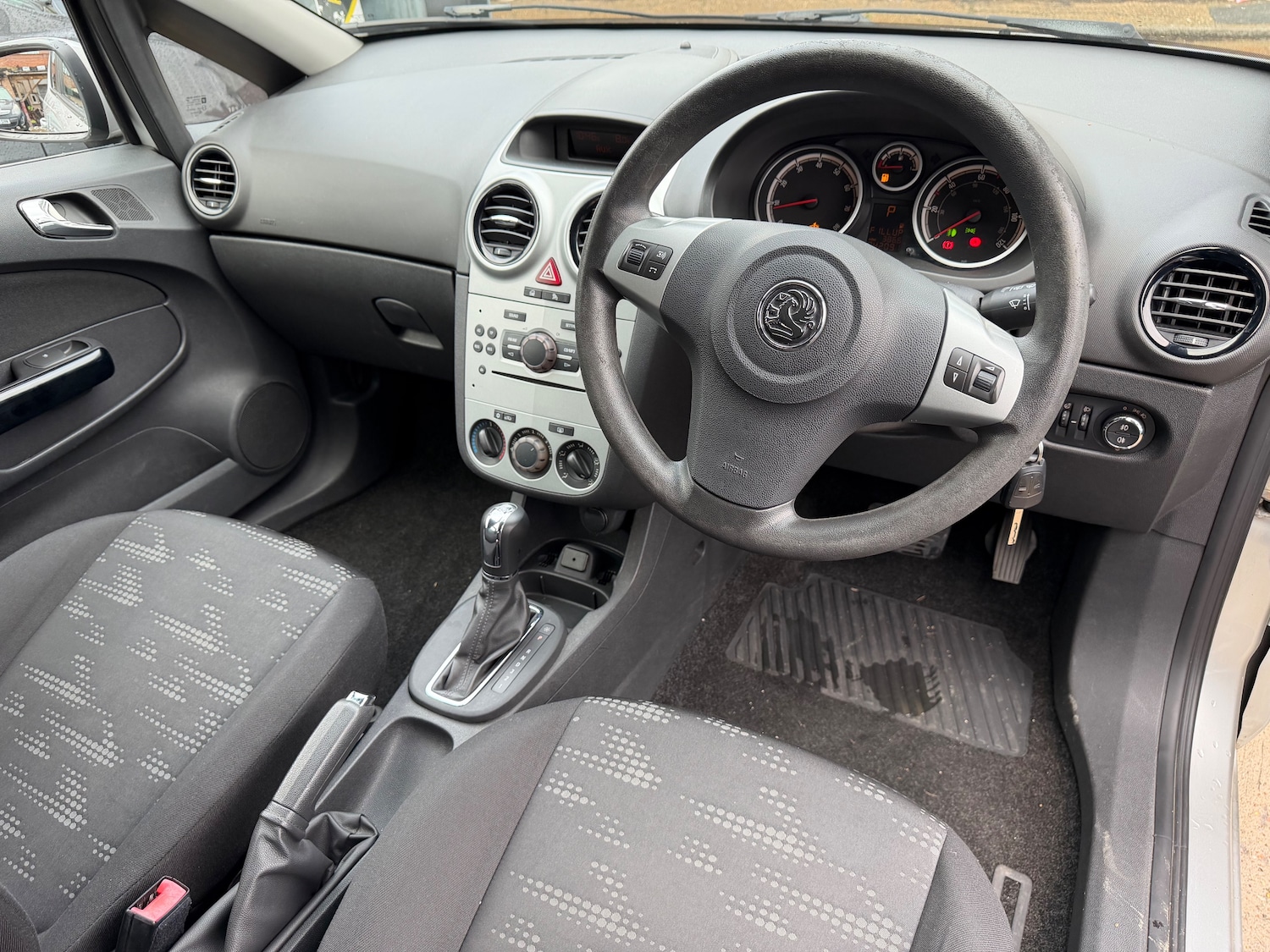 Used Vauxhall Corsa 2011 for sale - 77428292: Photo 9