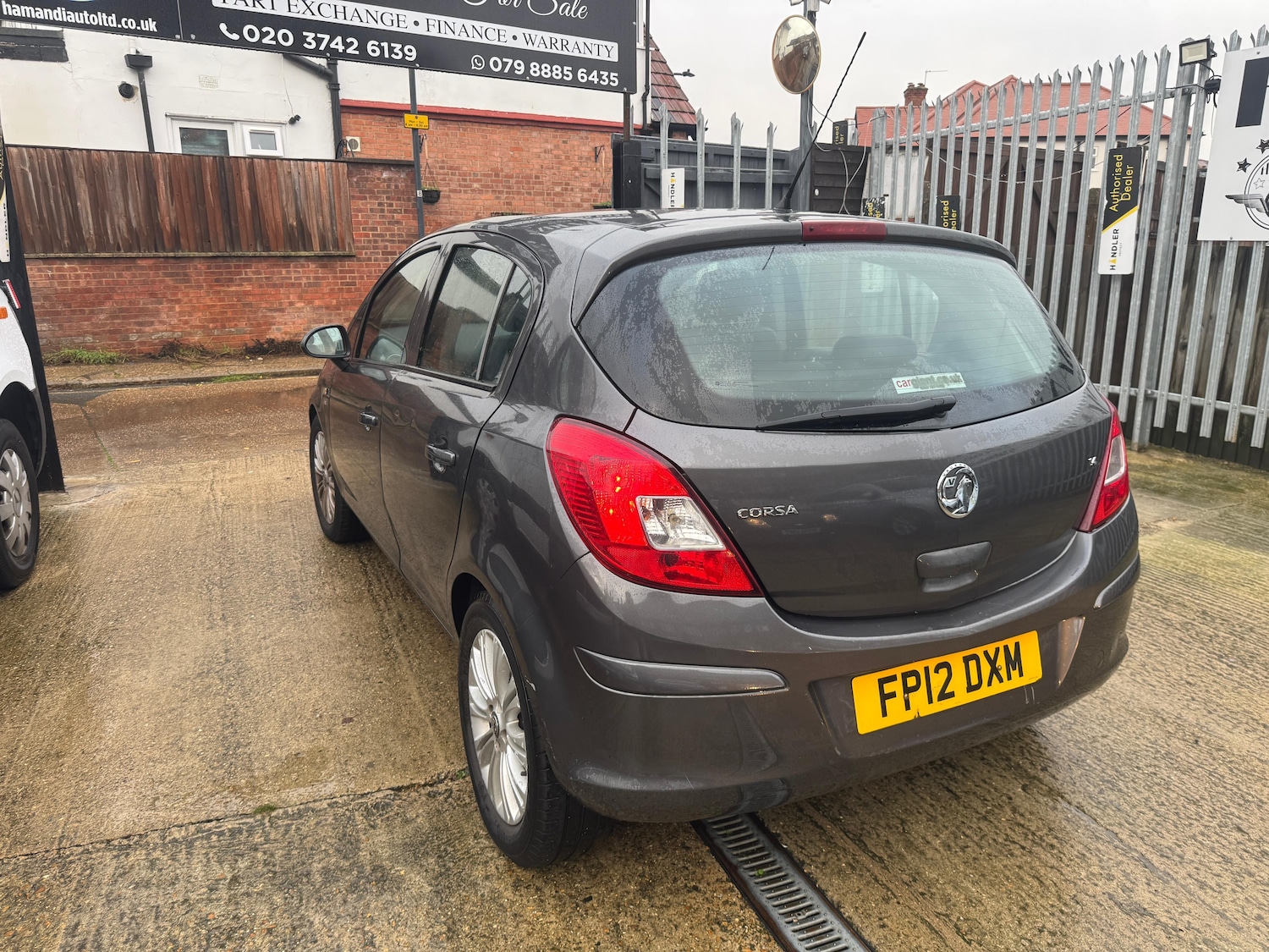 Used Vauxhall Corsa 2012 for sale - 76635928: Photo 2