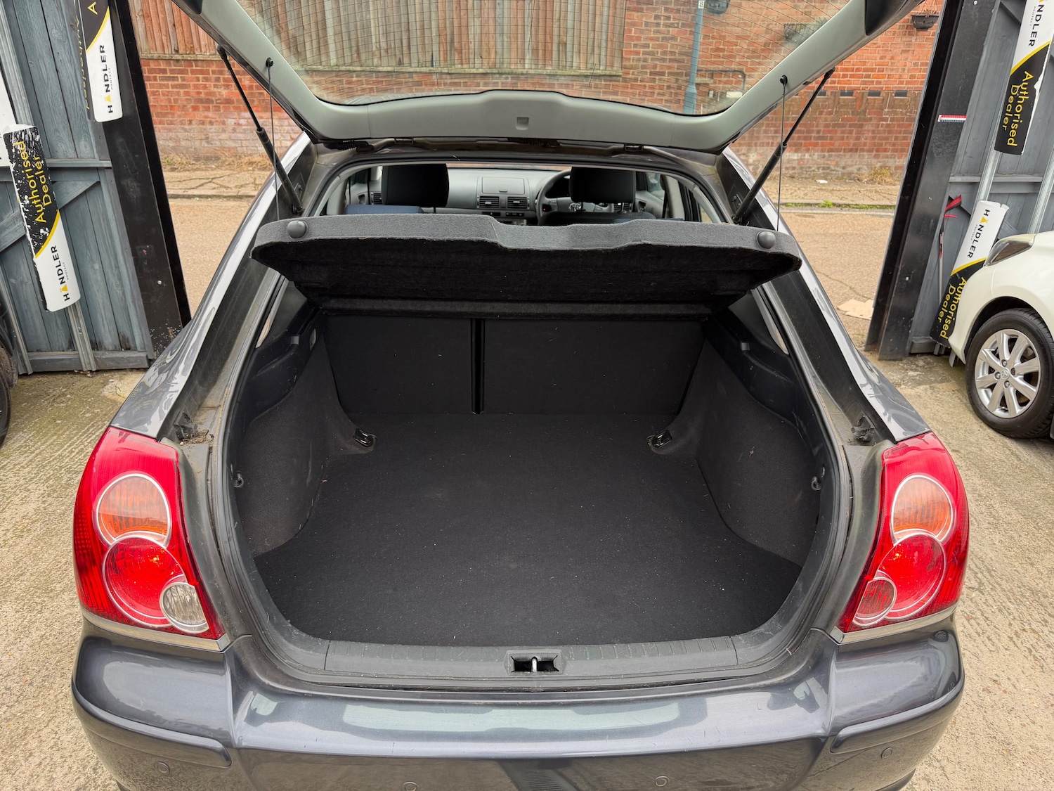 Used Toyota Avensis 2007 for sale - 78129209: Photo 15