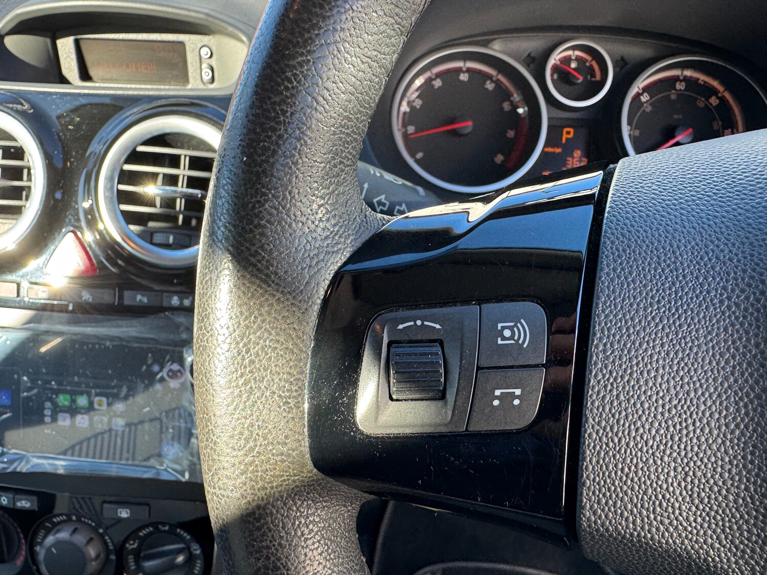 Used Vauxhall Corsa 2013 for sale - 77570922: Photo 62