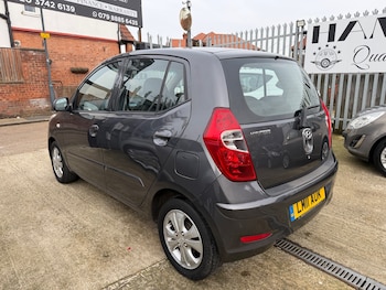 Used Hyundai i10 2011 for sale - 77636626: Photo