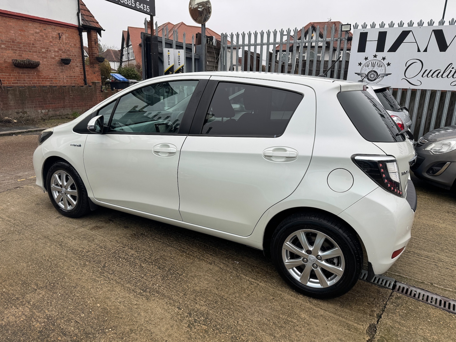 Used Toyota Yaris for sale - 77872279: Photo 2