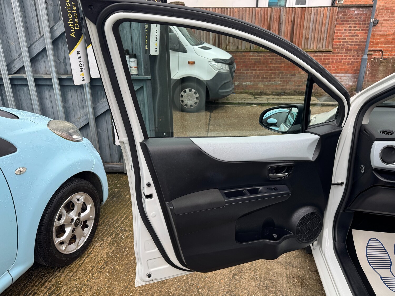 Used Toyota Yaris for sale - 77872279: Photo 23