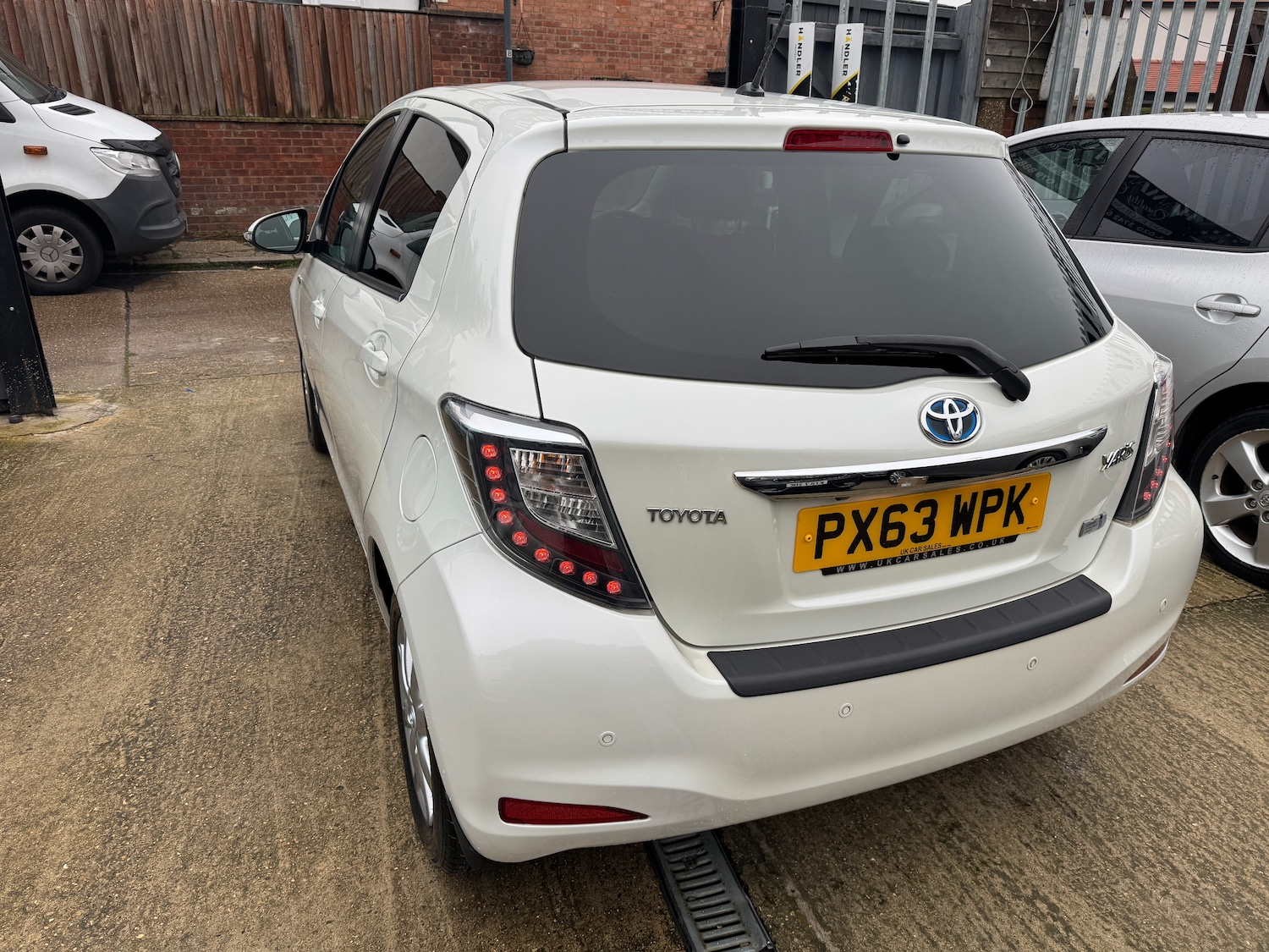 Used Toyota Yaris for sale - 77872279: Photo 3