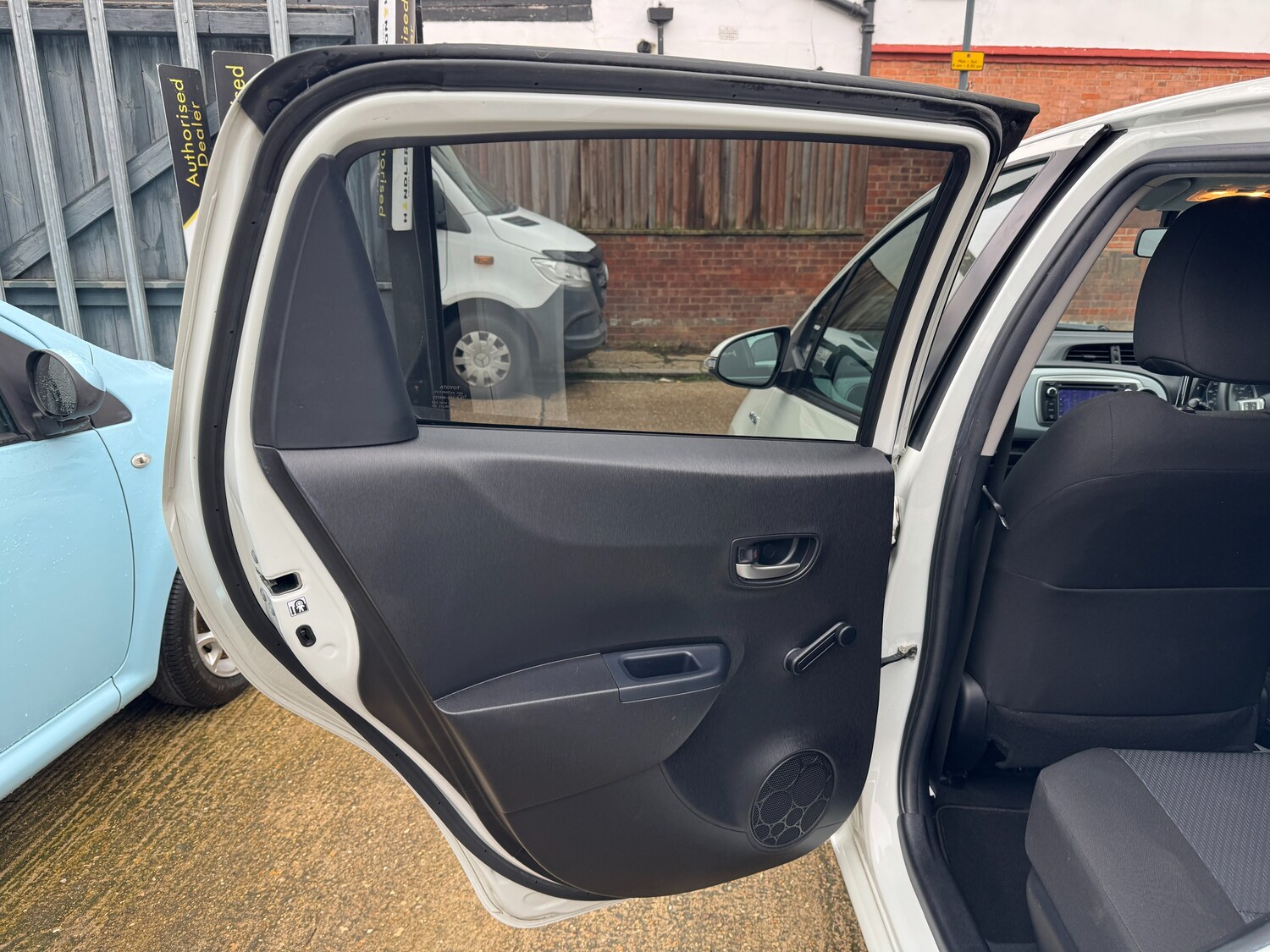 Used Toyota Yaris for sale - 77872279: Photo 30