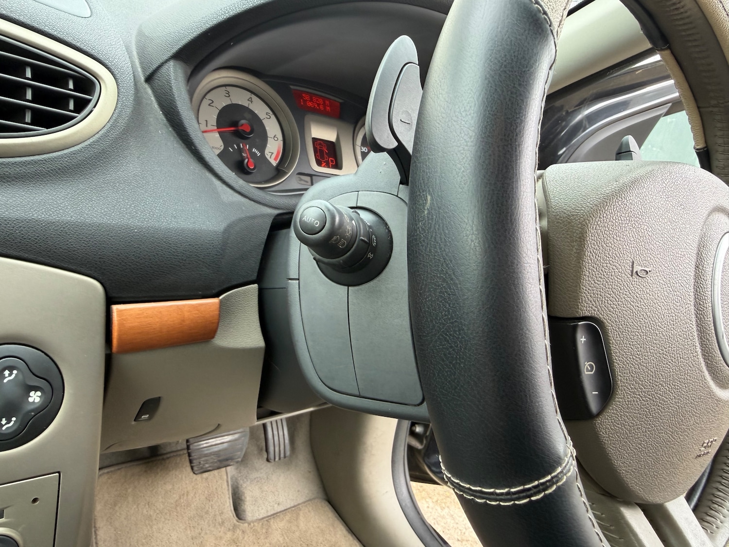 Used Renault Clio 2008 for sale - 77872235: Photo 29