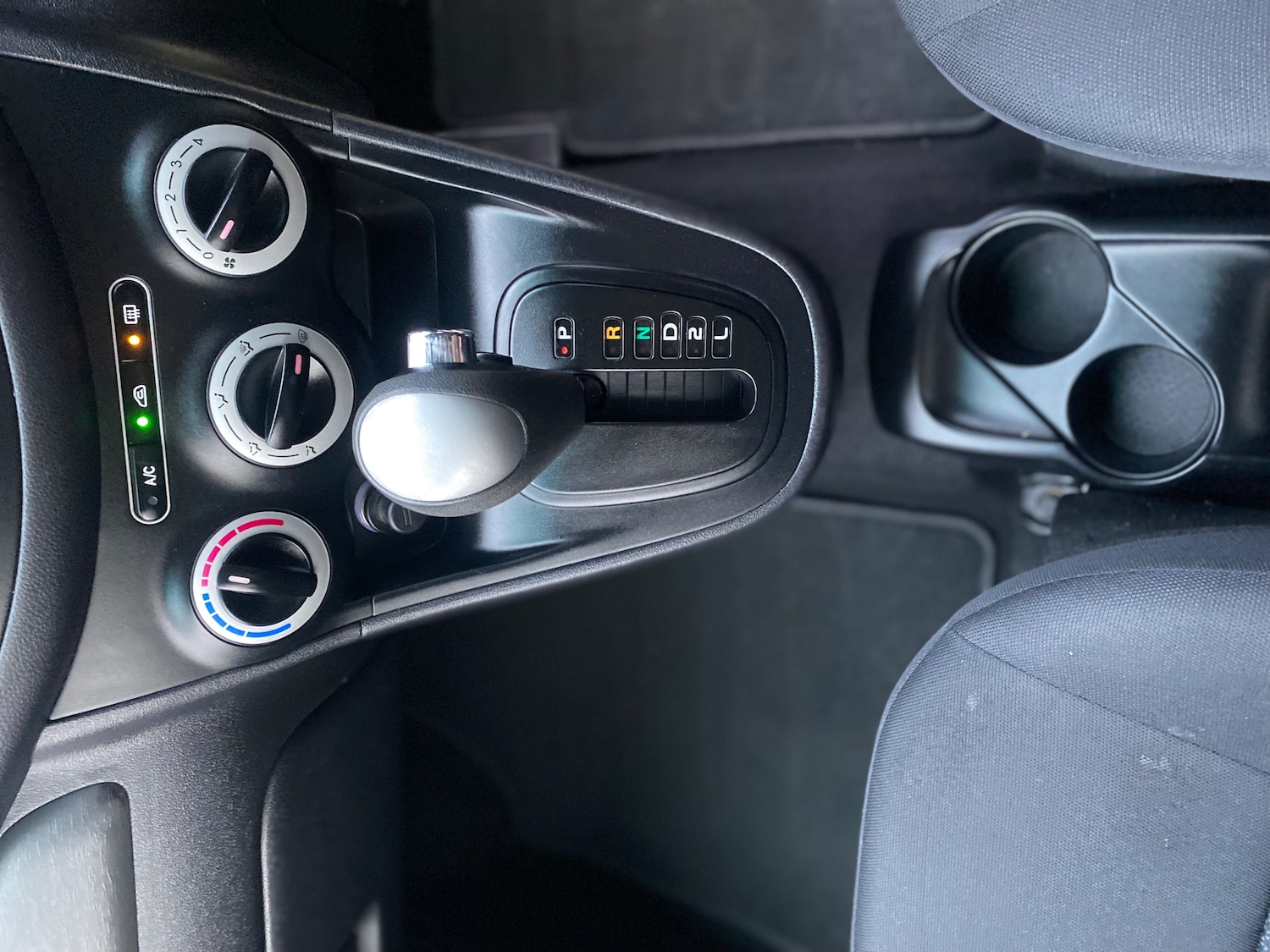 Used Hyundai i10 2010 for sale - 76851362: Photo 24