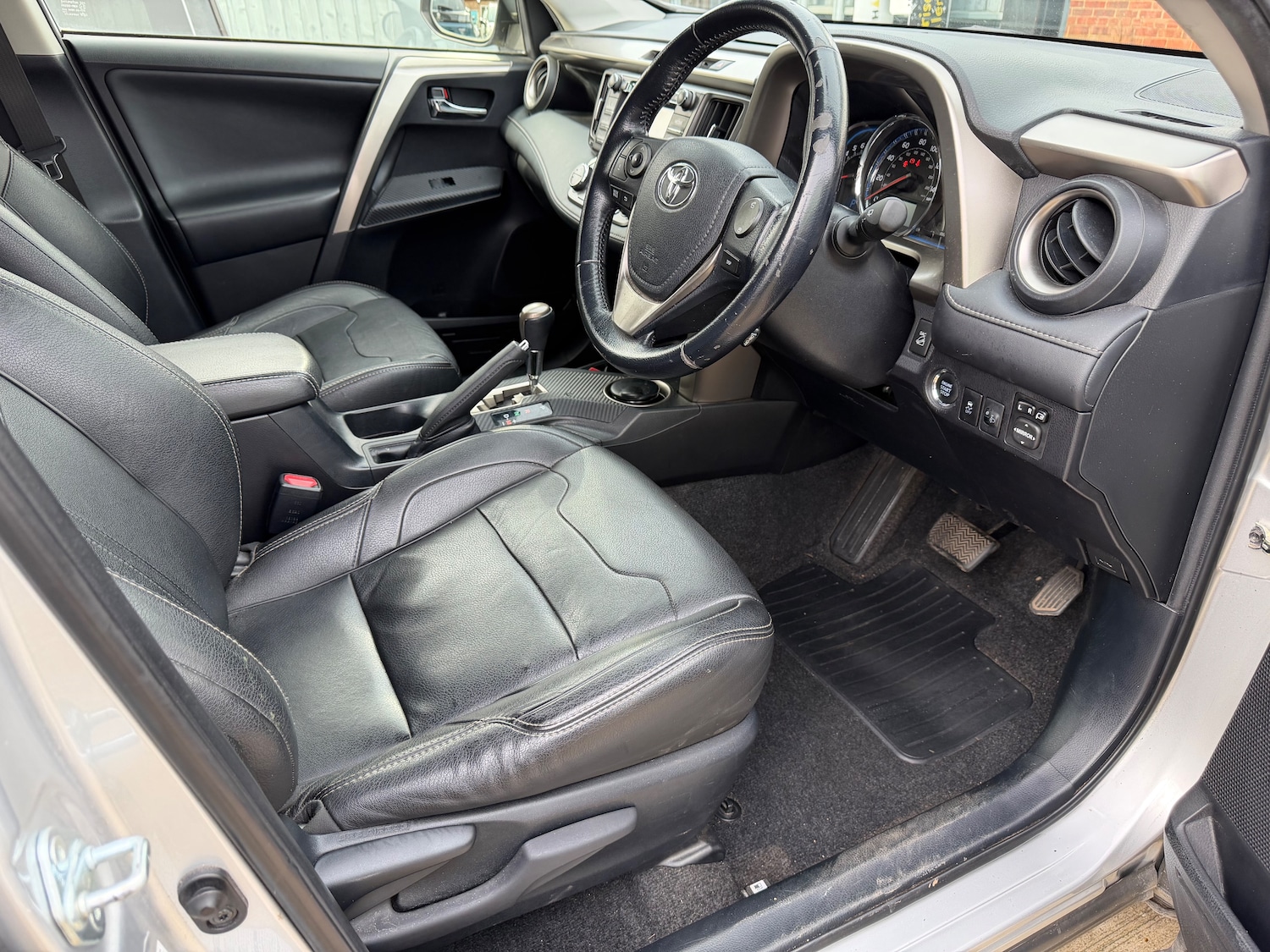 Used Toyota RAV4 2014 for sale - 77600557: Photo 8