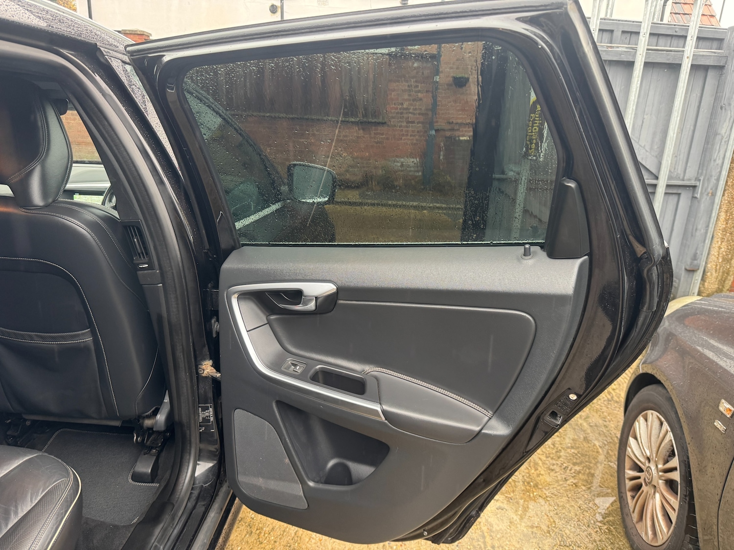 Used Volvo XC60 2015 for sale - 76586767: Photo 26