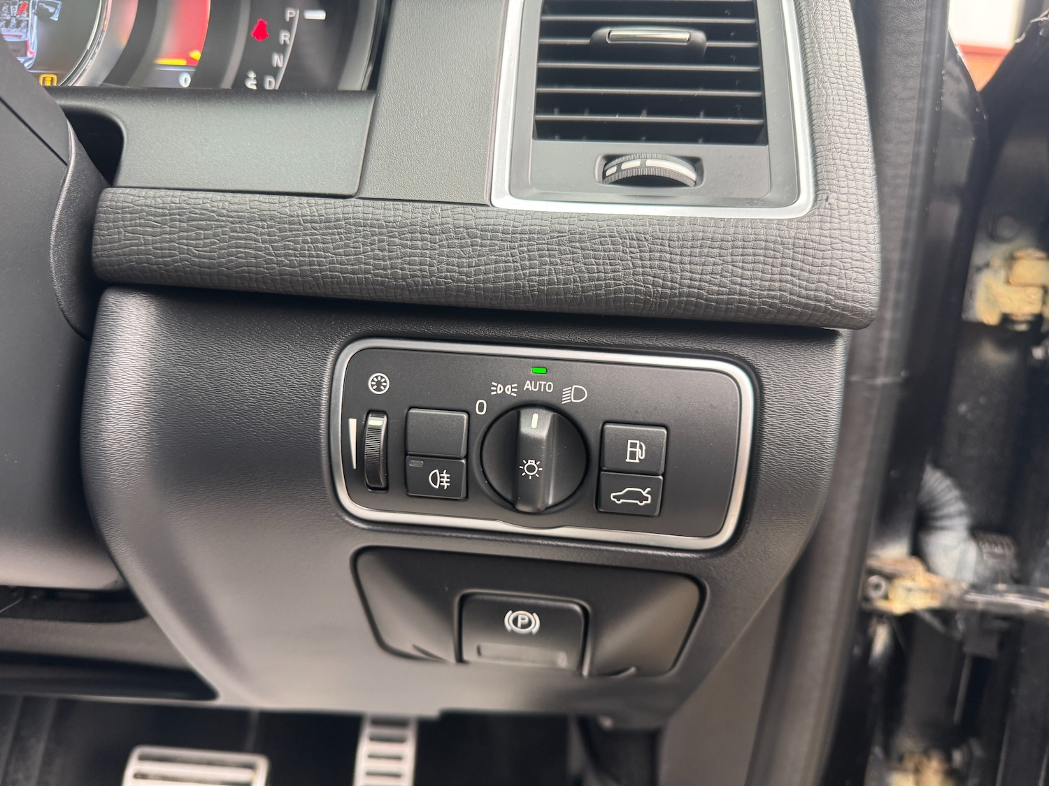 Used Volvo XC60 2015 for sale - 76586767: Photo 36