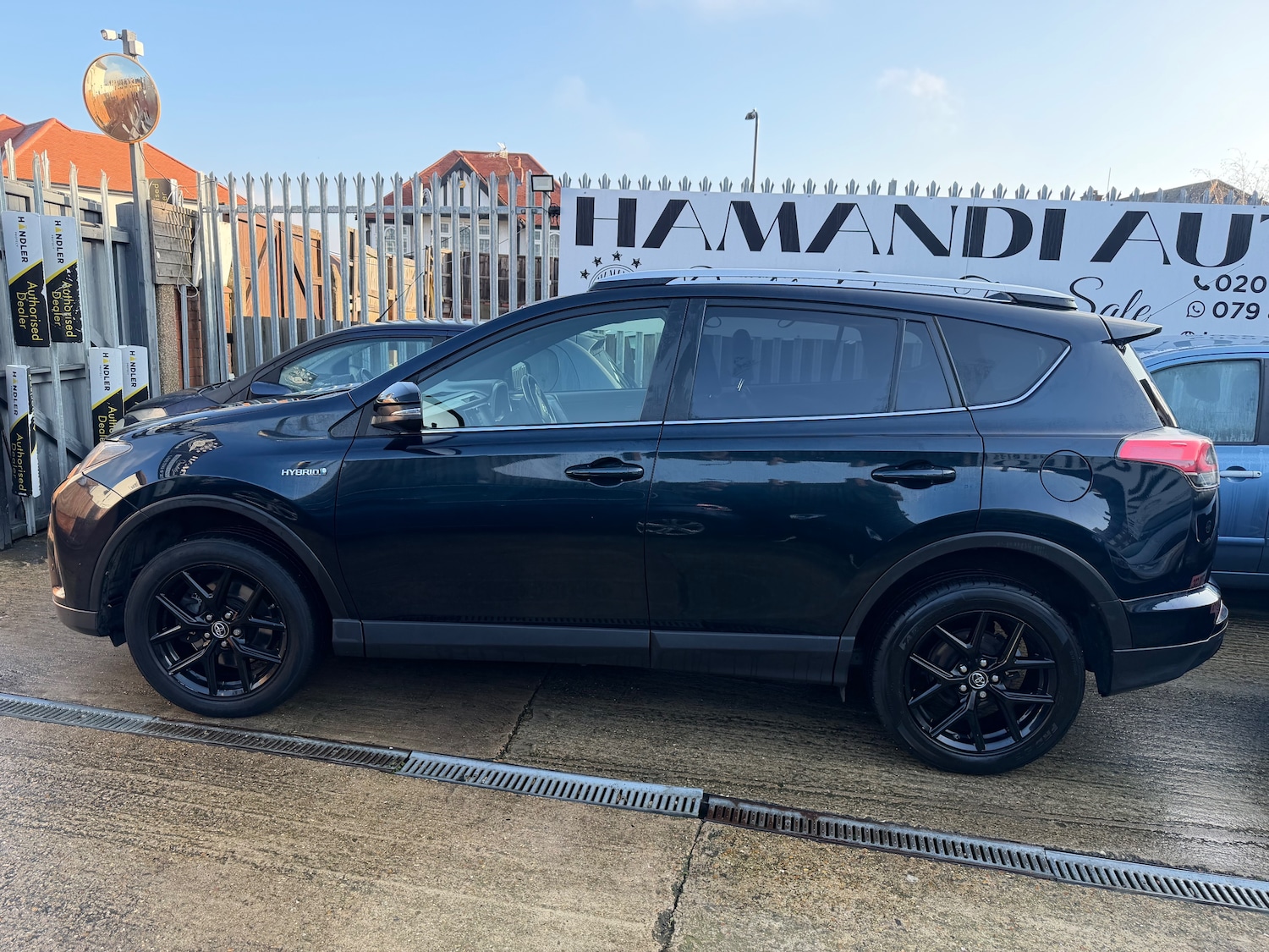 Used Toyota RAV4 2017 for sale - 77368786: Photo 2