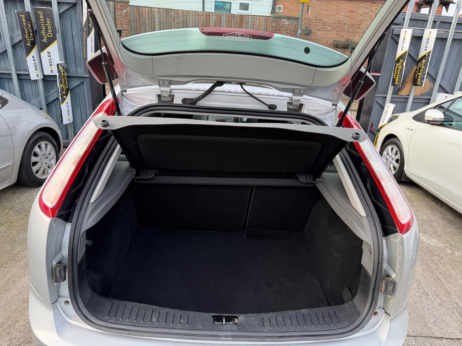 Used Ford Focus 2011 for sale - 77976103: Photo 14