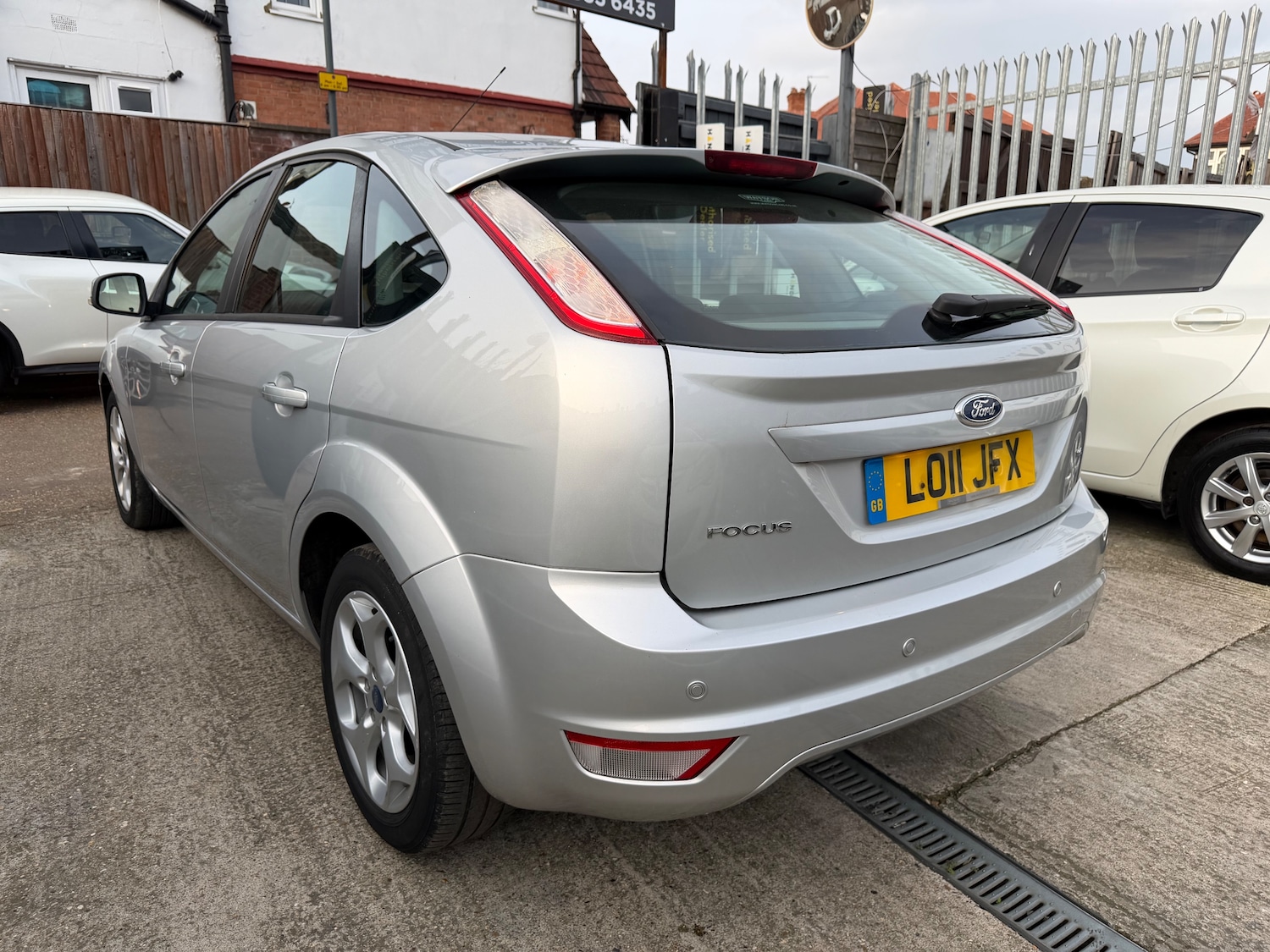 Used Ford Focus 2011 for sale - 77976103: Photo 2