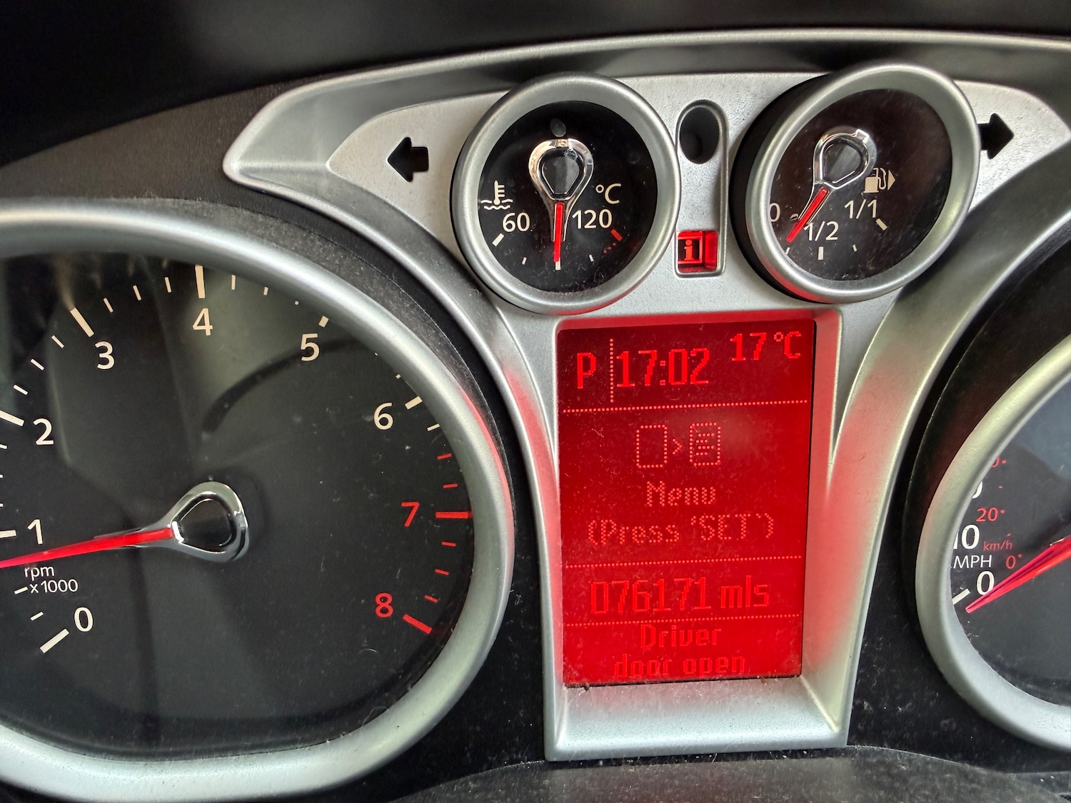 Used Ford Focus 2011 for sale - 77976103: Photo 26