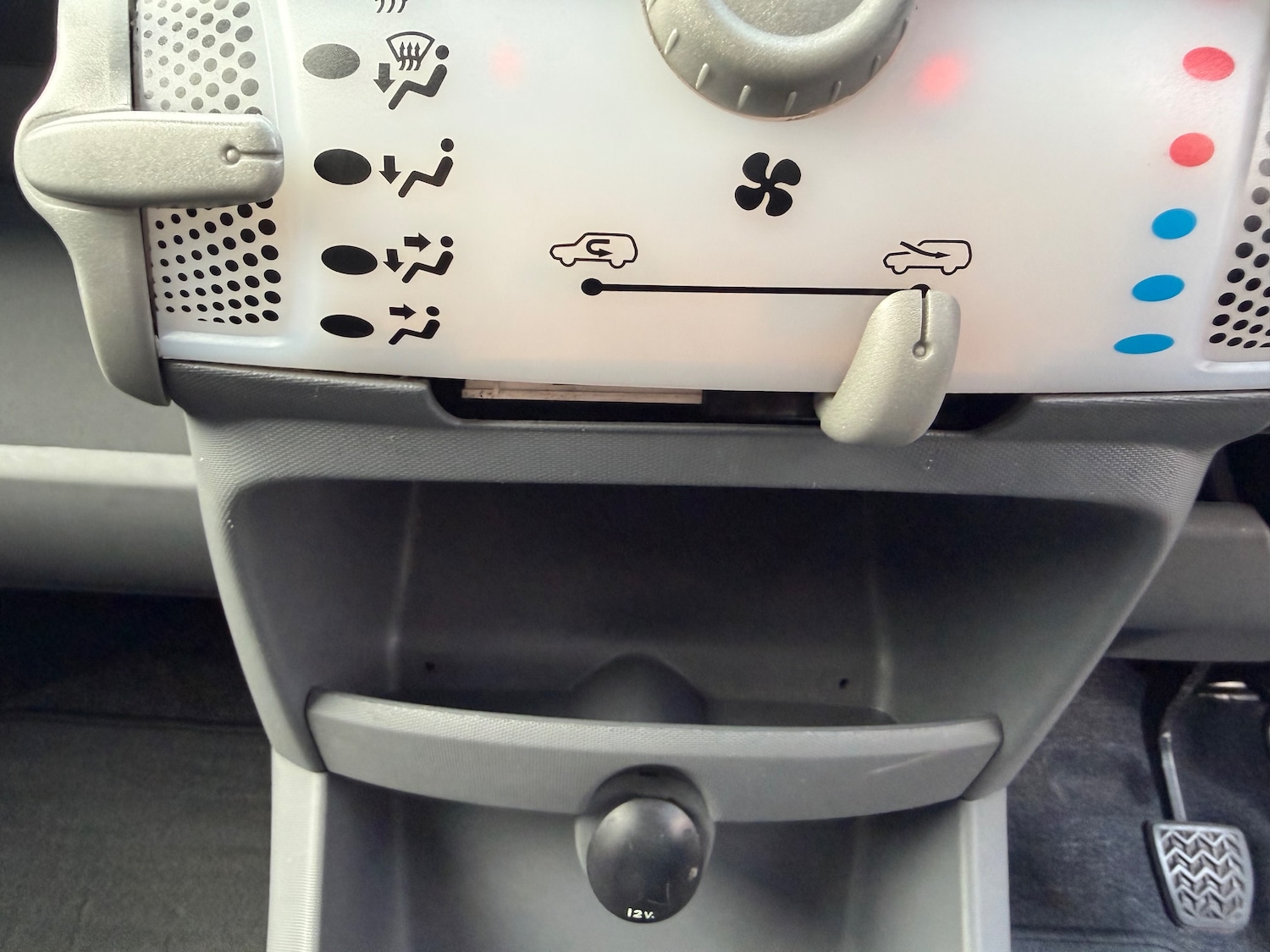 Used Toyota AYGO 2012 for sale - 77810295: Photo 15