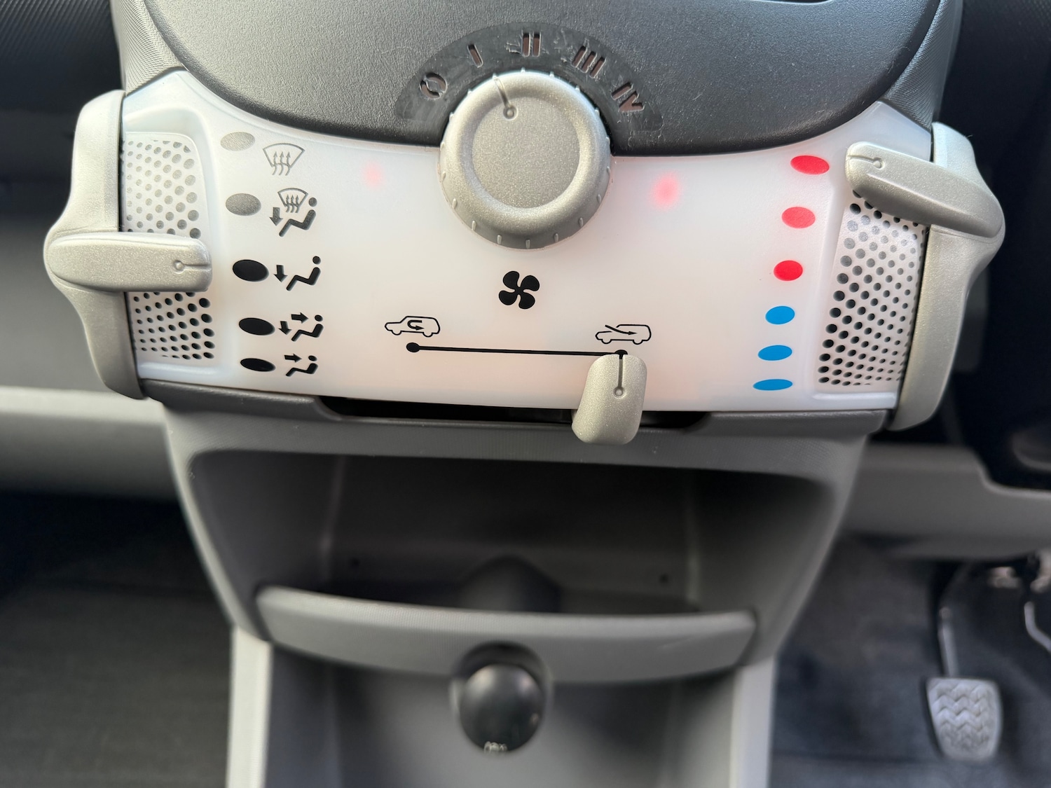 Used Toyota AYGO 2012 for sale - 77810295: Photo 20