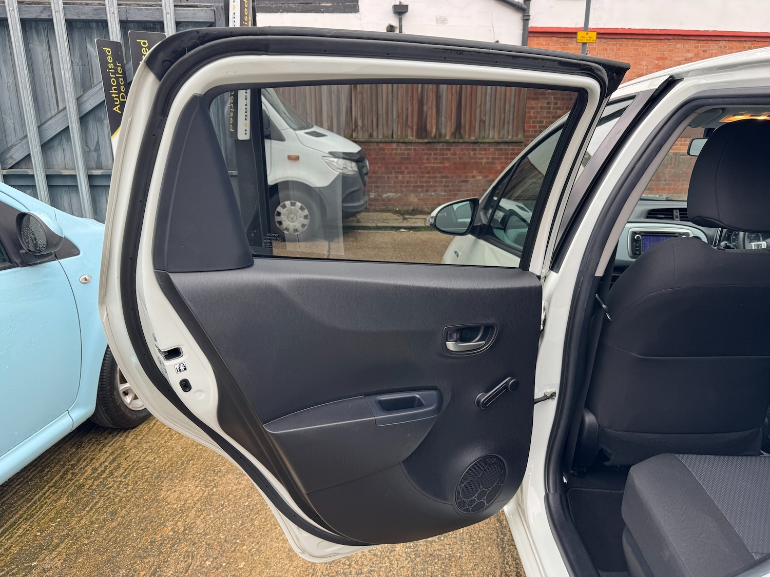 Used Toyota Yaris 2013 for sale - 77798079: Photo 30