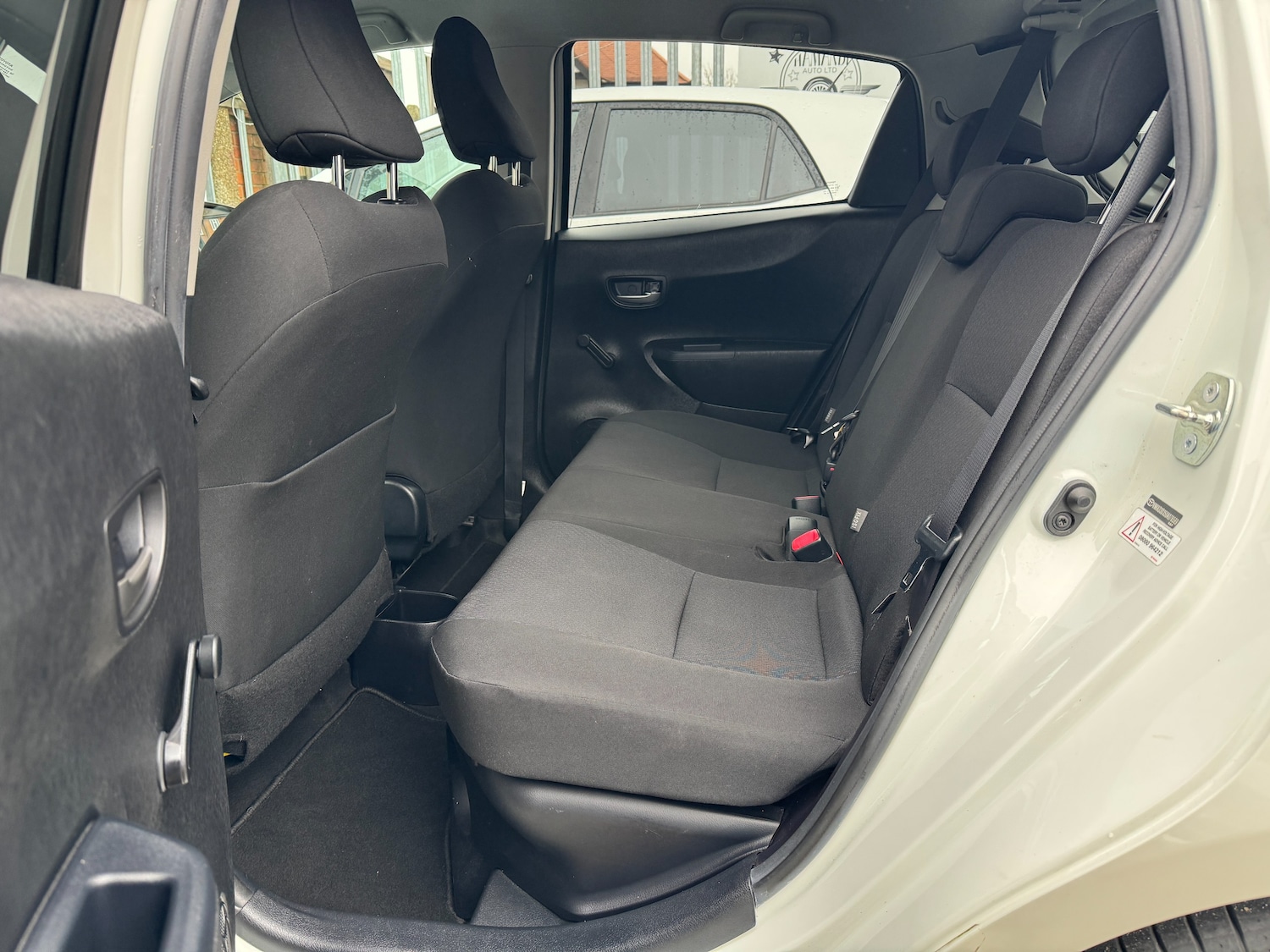 Used Toyota Yaris 2013 for sale - 77798079: Photo 32