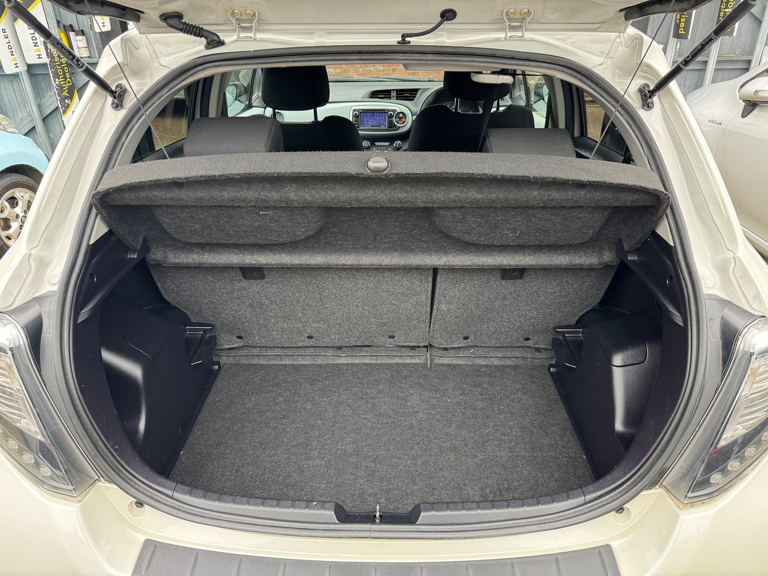 Used Toyota Yaris 2013 for sale - 77798079: Photo 38