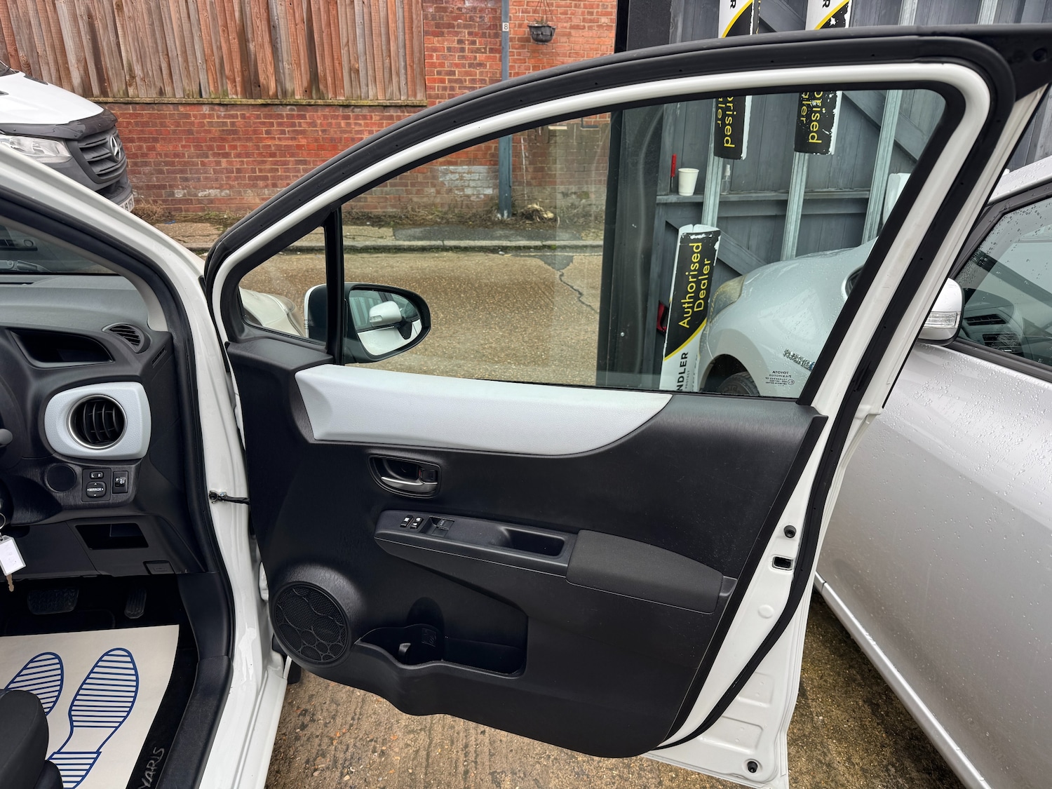 Used Toyota Yaris 2013 for sale - 77798079: Photo 48