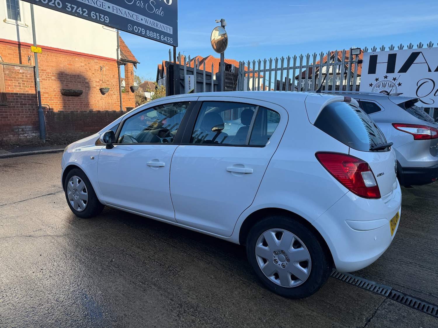 Used Vauxhall Corsa 2012 for sale - 77128718: Photo 2