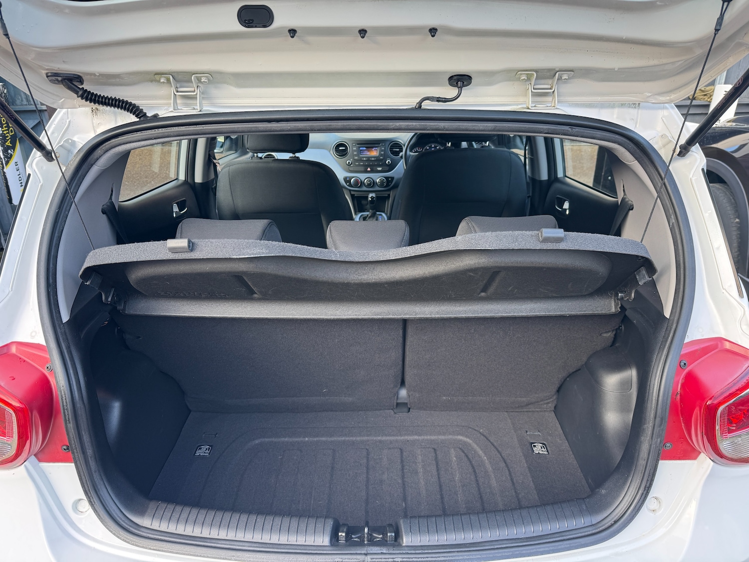 Used Hyundai i10 2014 for sale - 77232337: Photo 43