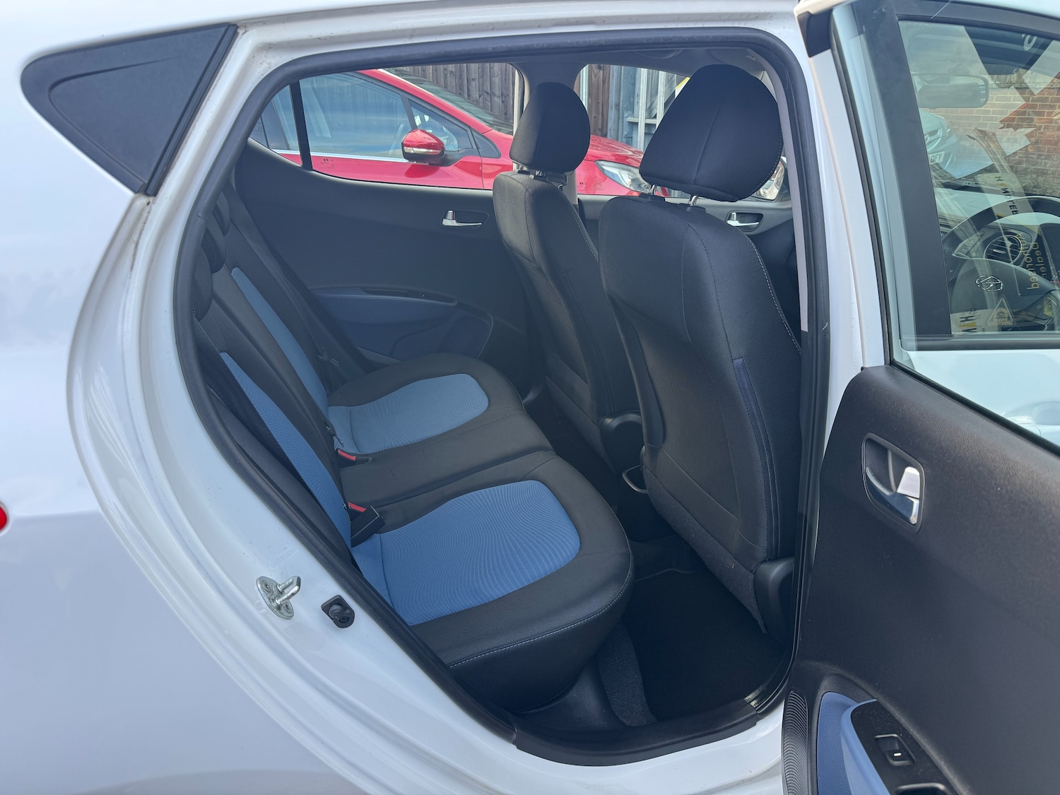 Used Hyundai i10 2014 for sale - 77232337: Photo 48