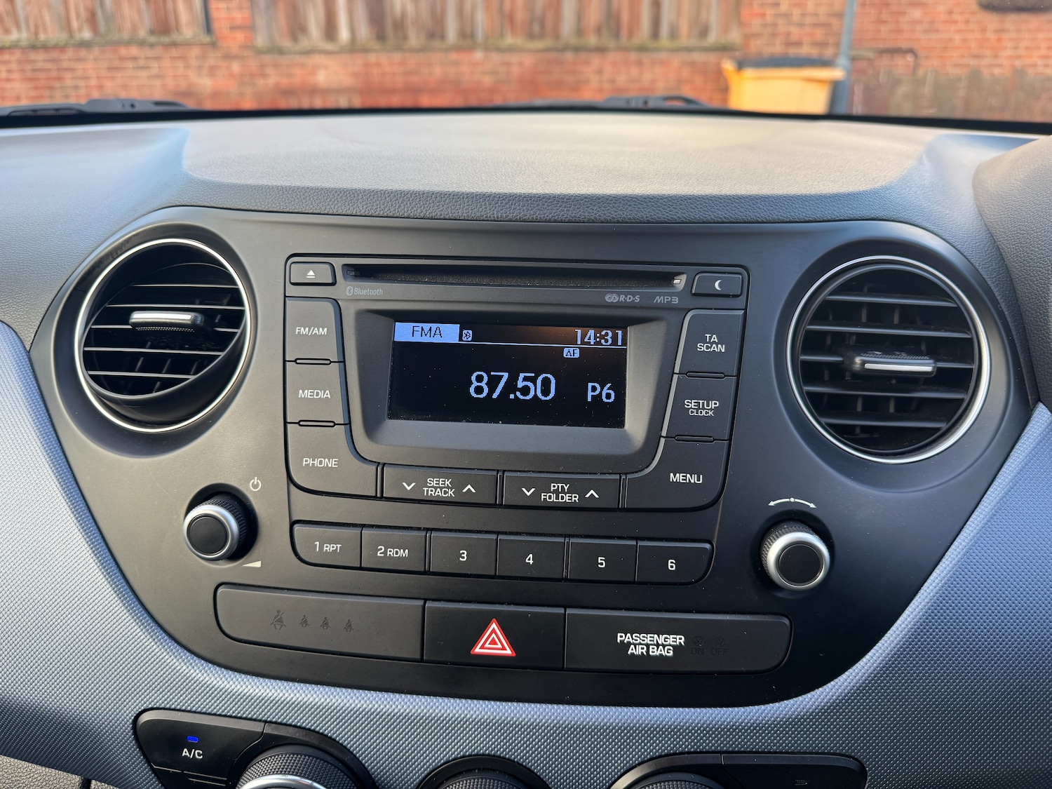 Used Hyundai i10 2014 for sale - 77232337: Photo 76