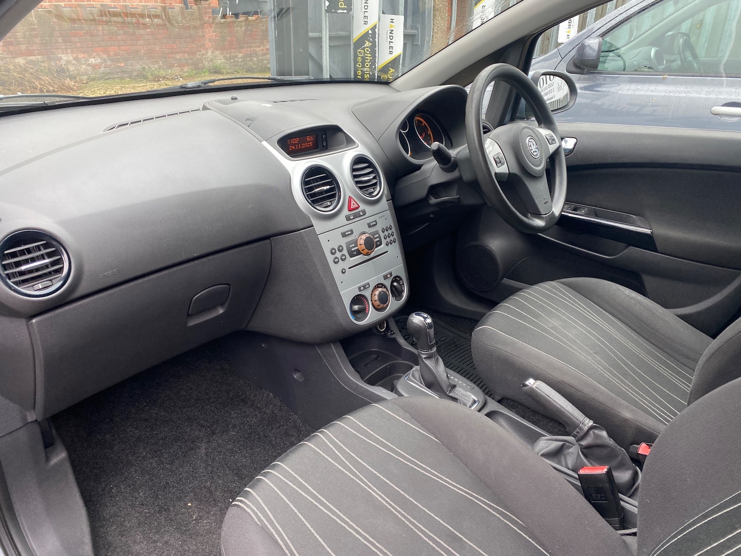 Used Vauxhall Corsa 2009 for sale - 76685530: Photo 11