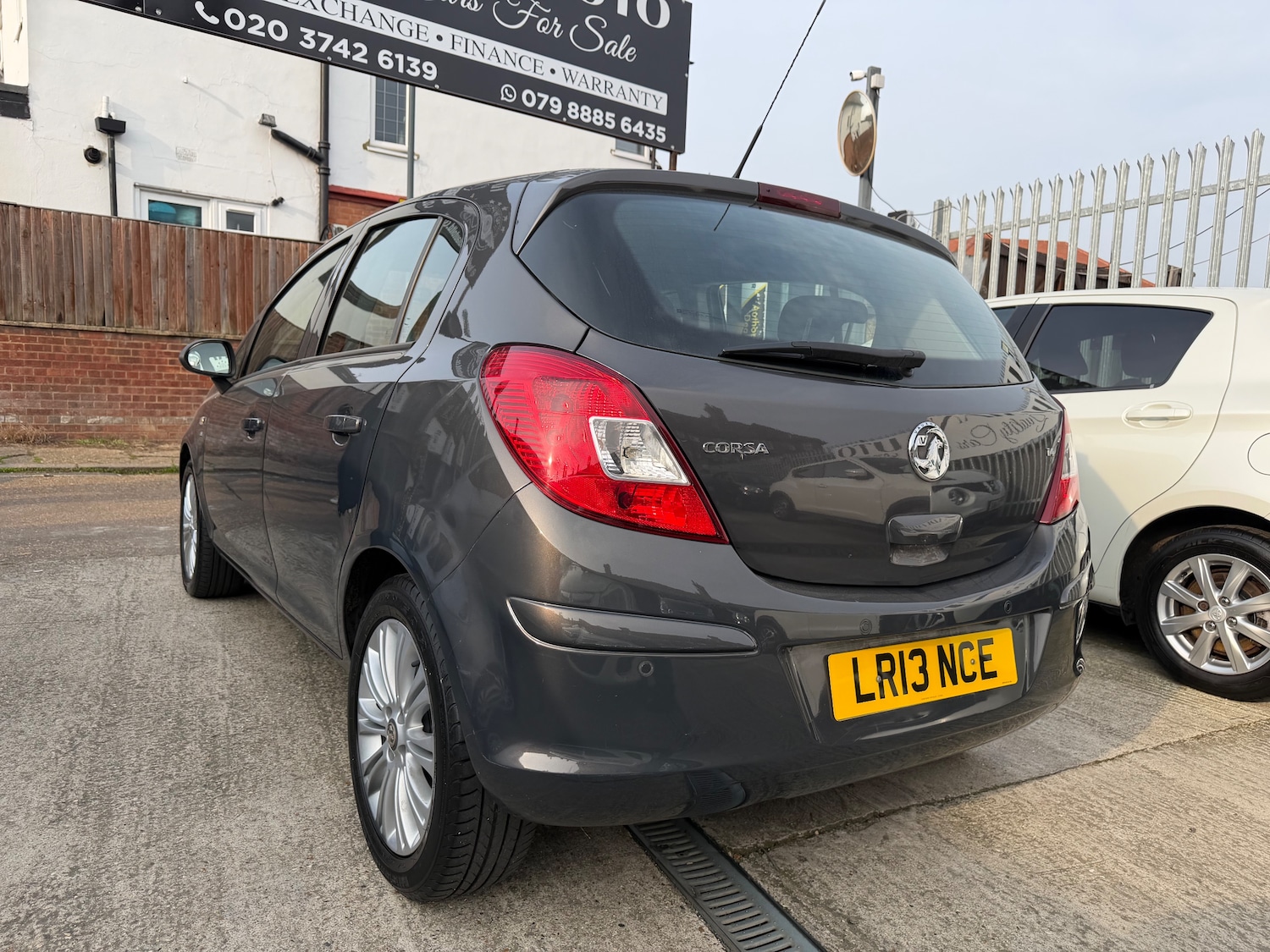 Used Vauxhall Corsa 2013 for sale - 77989809: Photo 2