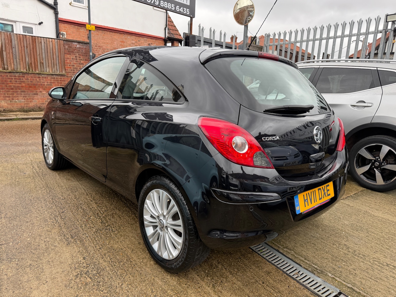 Used Vauxhall Corsa 2011 for sale - 77698501: Photo 3
