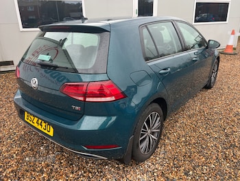 Used Volkswagen Golf 2017 for sale - 76458276: Photo