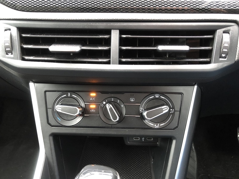 Used Volkswagen Polo 2024 for sale - 77365300: Photo 45