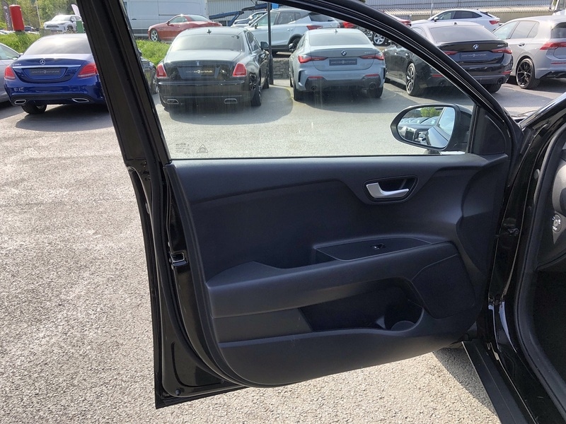 Used Kia Stonic 2019 for sale - 77370204: Photo 50