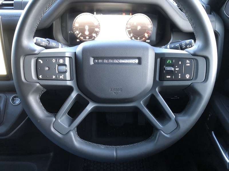 Used Land Rover Defender 90 2025 for sale - 77781074: Photo 39