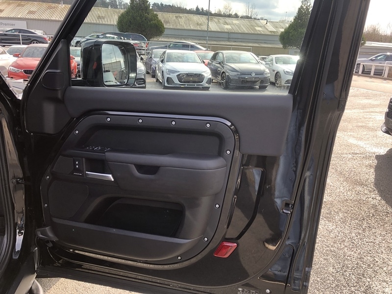 Used Land Rover Defender 90 2025 for sale - 77781074: Photo 65